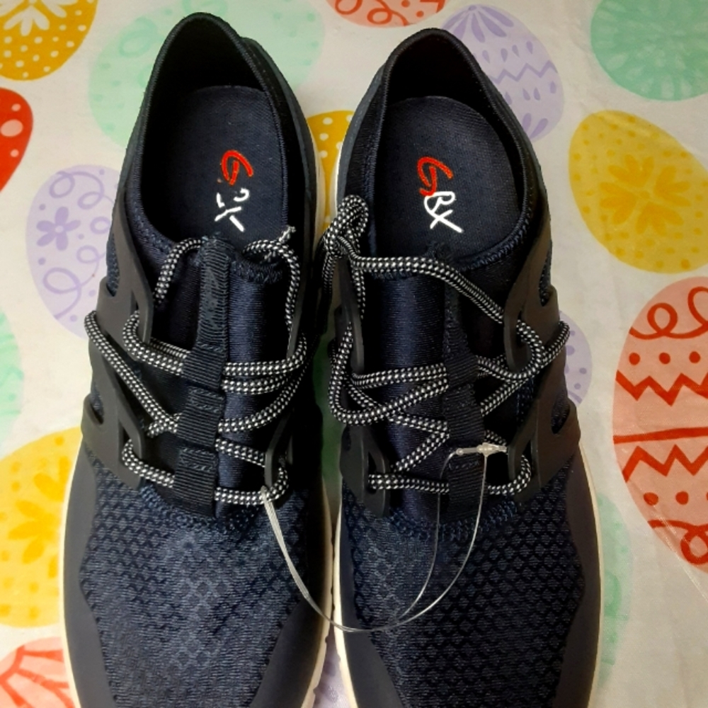 Men's size 9.5 Gbx sneakers